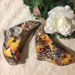 🌹EUC Zigi Soho Rich Printed Platform Wedges, 6